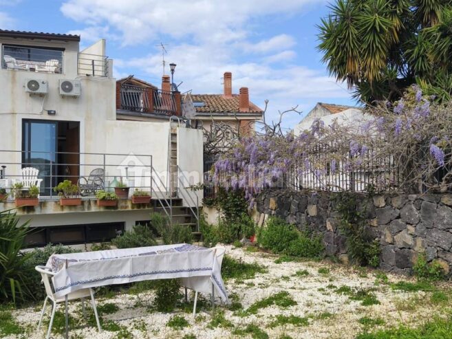 Casa indipendente in vendita in via Ariazzi, 13